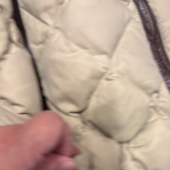 UGG Australia Men's quilted down puffer Beige Vest Size Medium - Picture 10 of 11